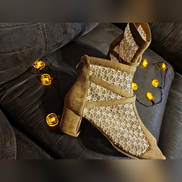 MIDNIGHT VELVET  Peep Toe Lace zip up Ankle Booties sz9 - Picture 2 of 16